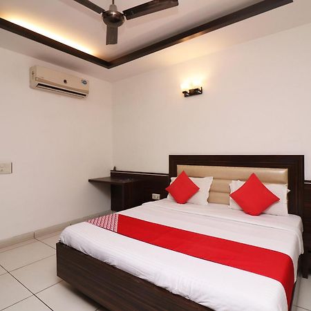 Wonderland Inn Near Aravali Biodiversity Park Gurgaon Extérieur photo