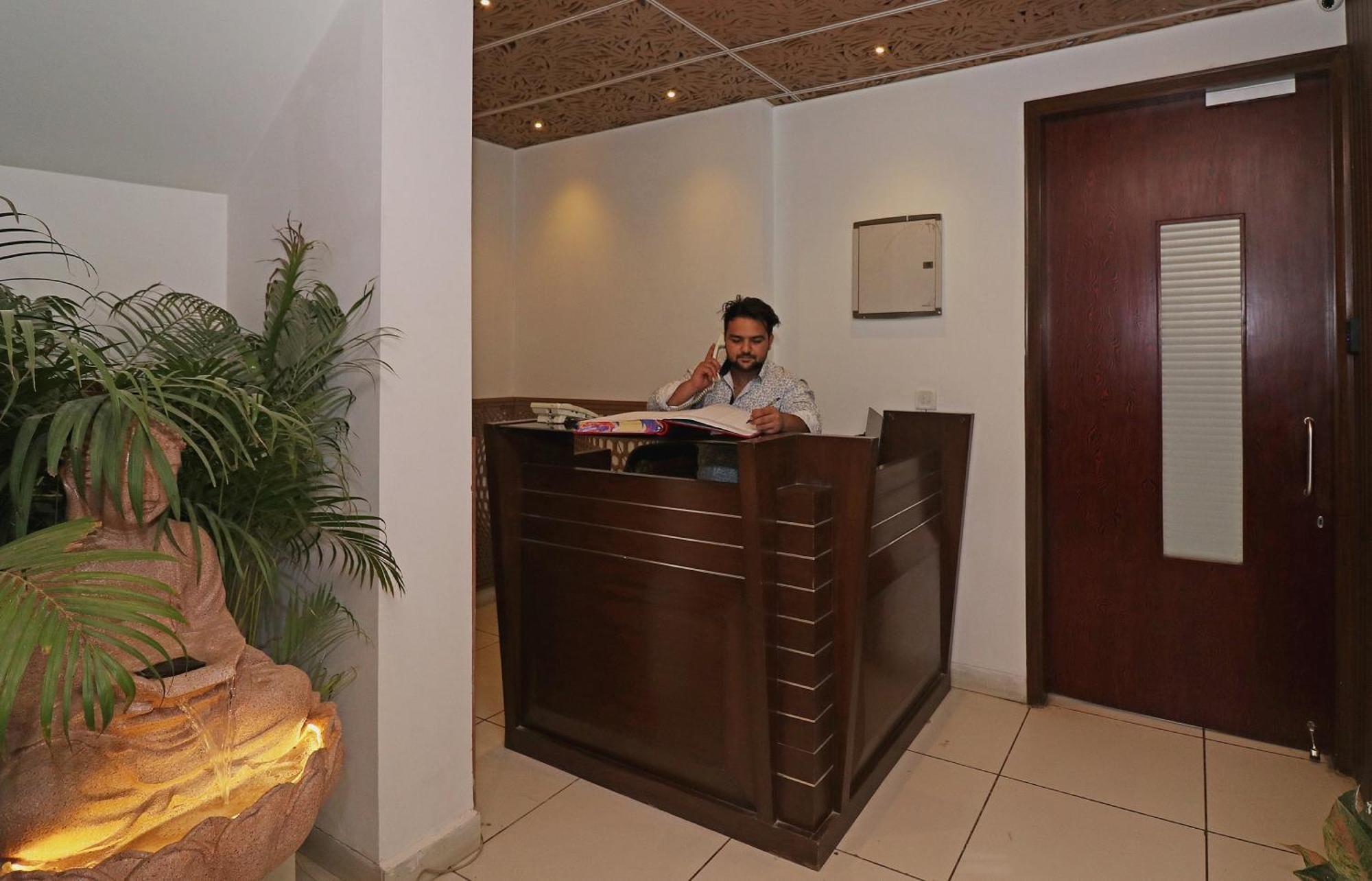 Wonderland Inn Near Aravali Biodiversity Park Gurgaon Extérieur photo