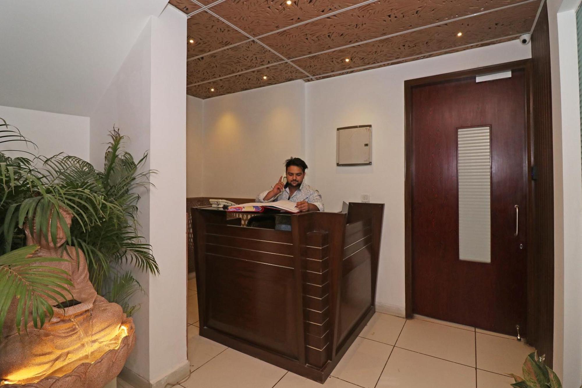 Wonderland Inn Near Aravali Biodiversity Park Gurgaon Extérieur photo